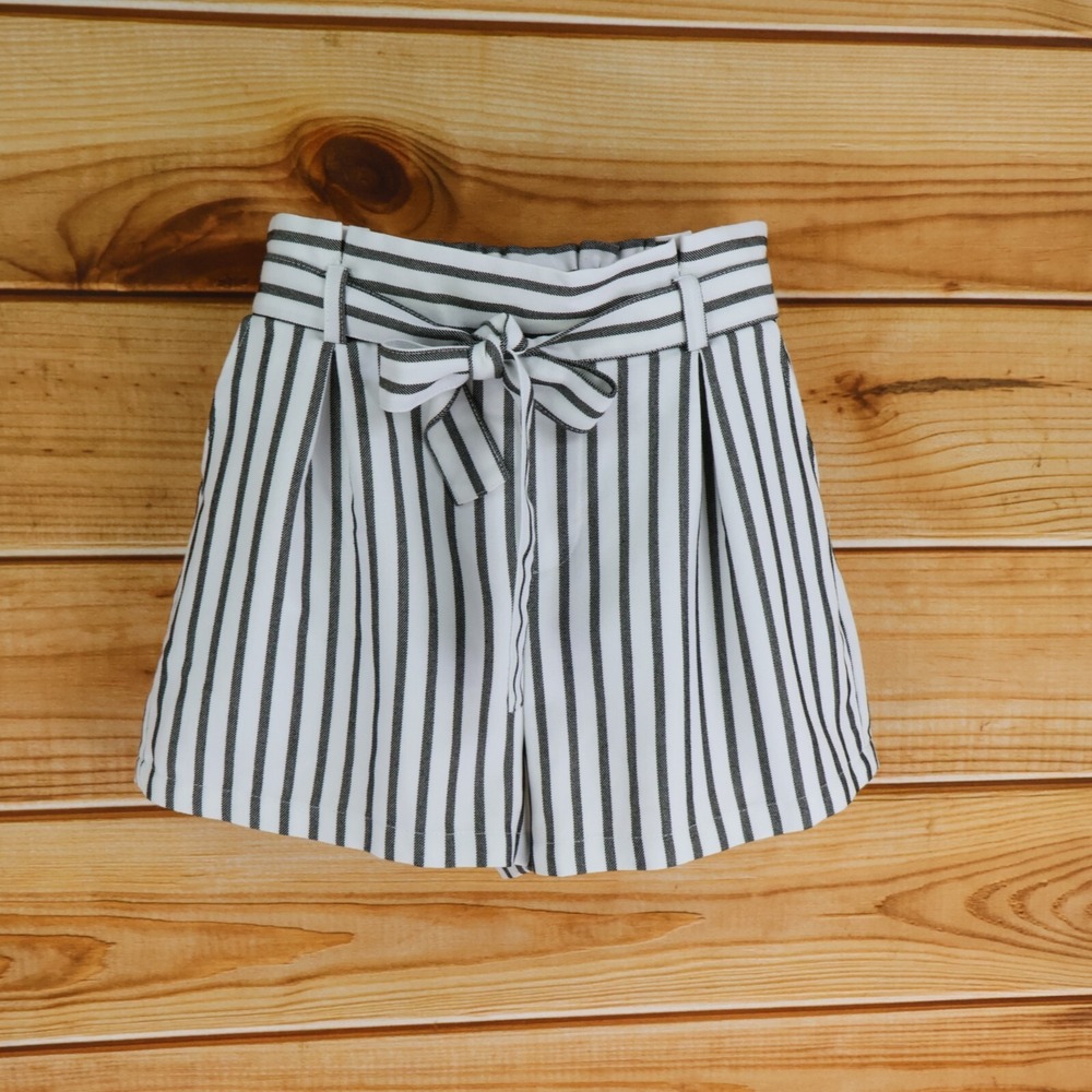 Forever 21 Paperbag Shorts Belted Pleated Womens M White Black Striped High Rise